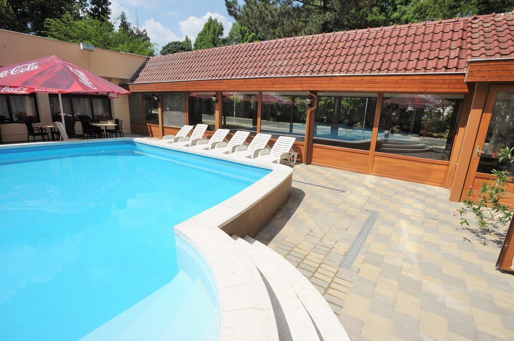 Park Hotel Gyula Exterior photo